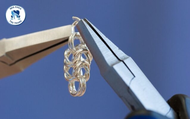 Kem đánh răng làm sáng đồ bạc